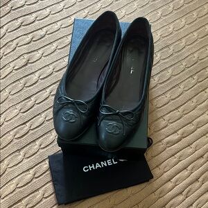 CHANEL Ballet Quilted Black Leather Flats